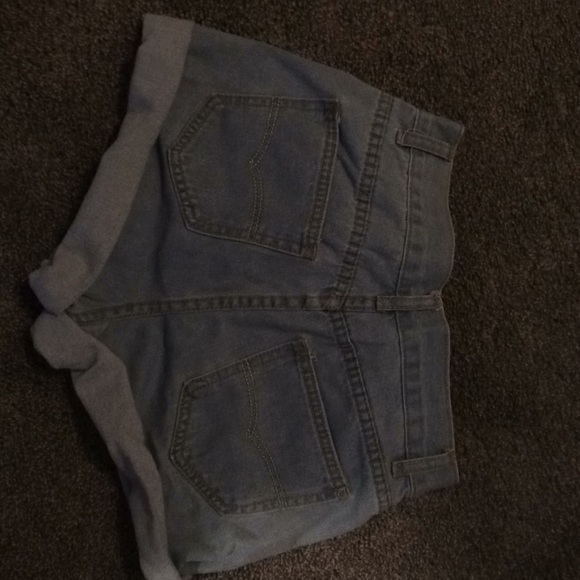 Light wash jean shorts - Picture 3 of 4